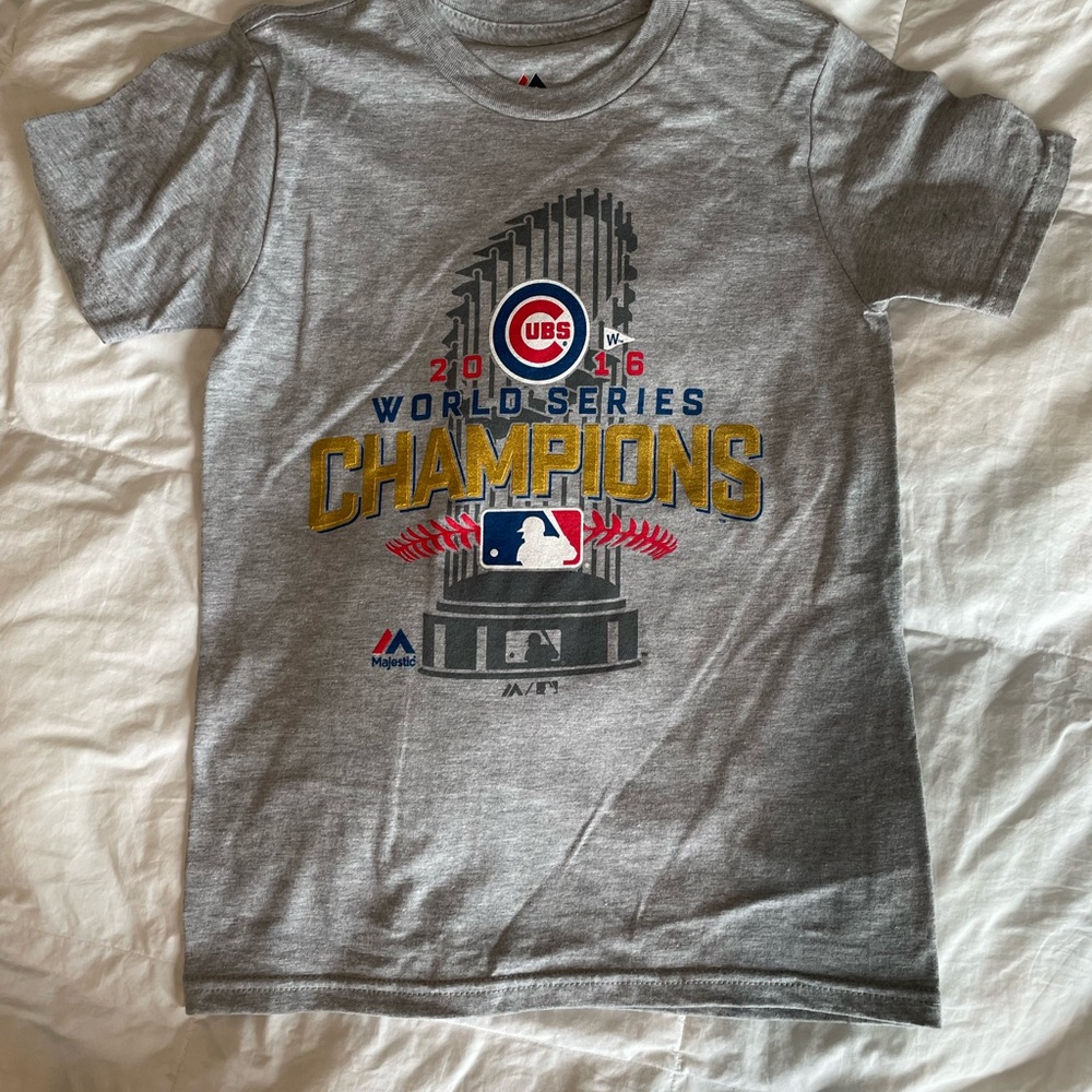 Majestic 2016 World Series Chicago Cubs Champions short sleeve shirt EUC